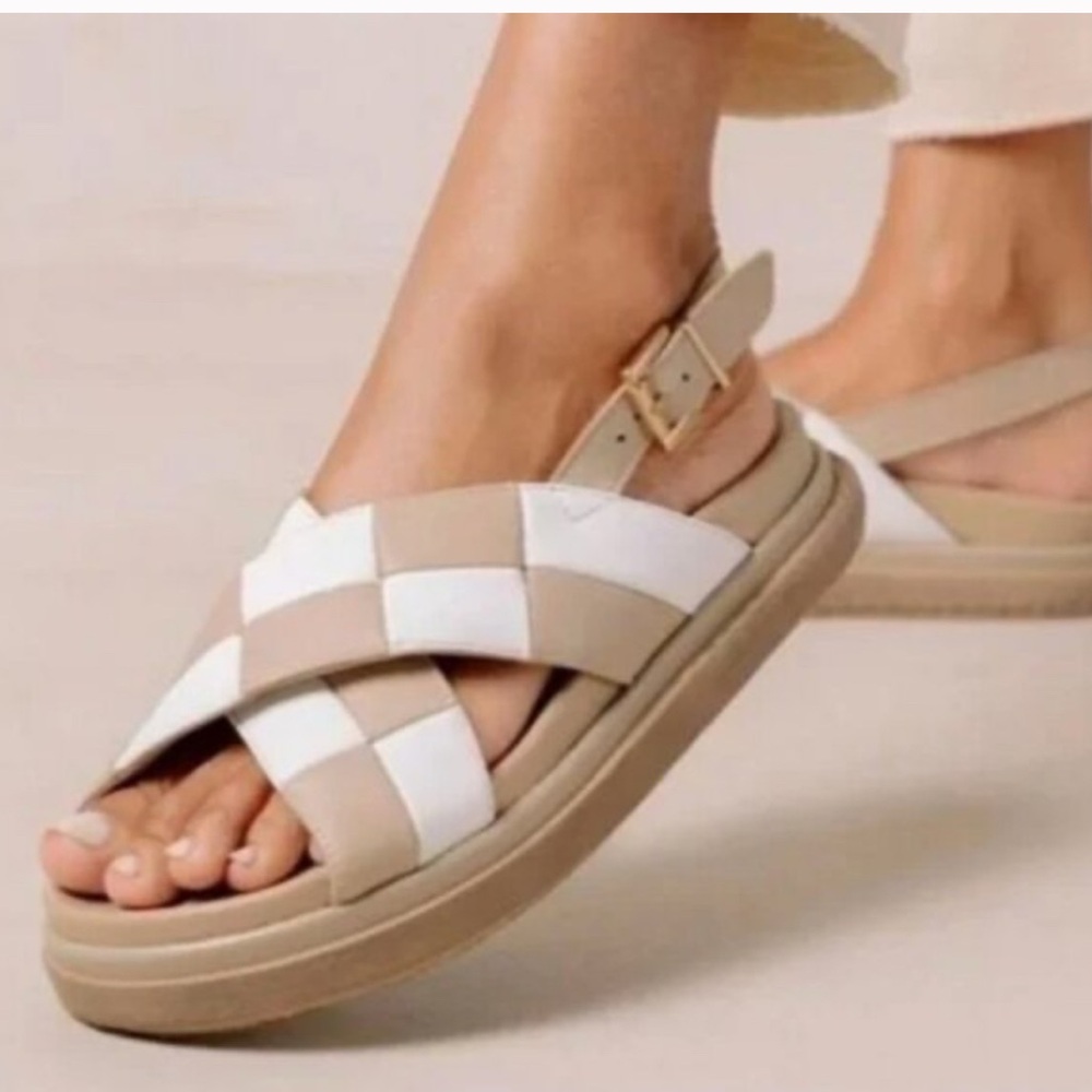 Alohas Beige and White Sandals